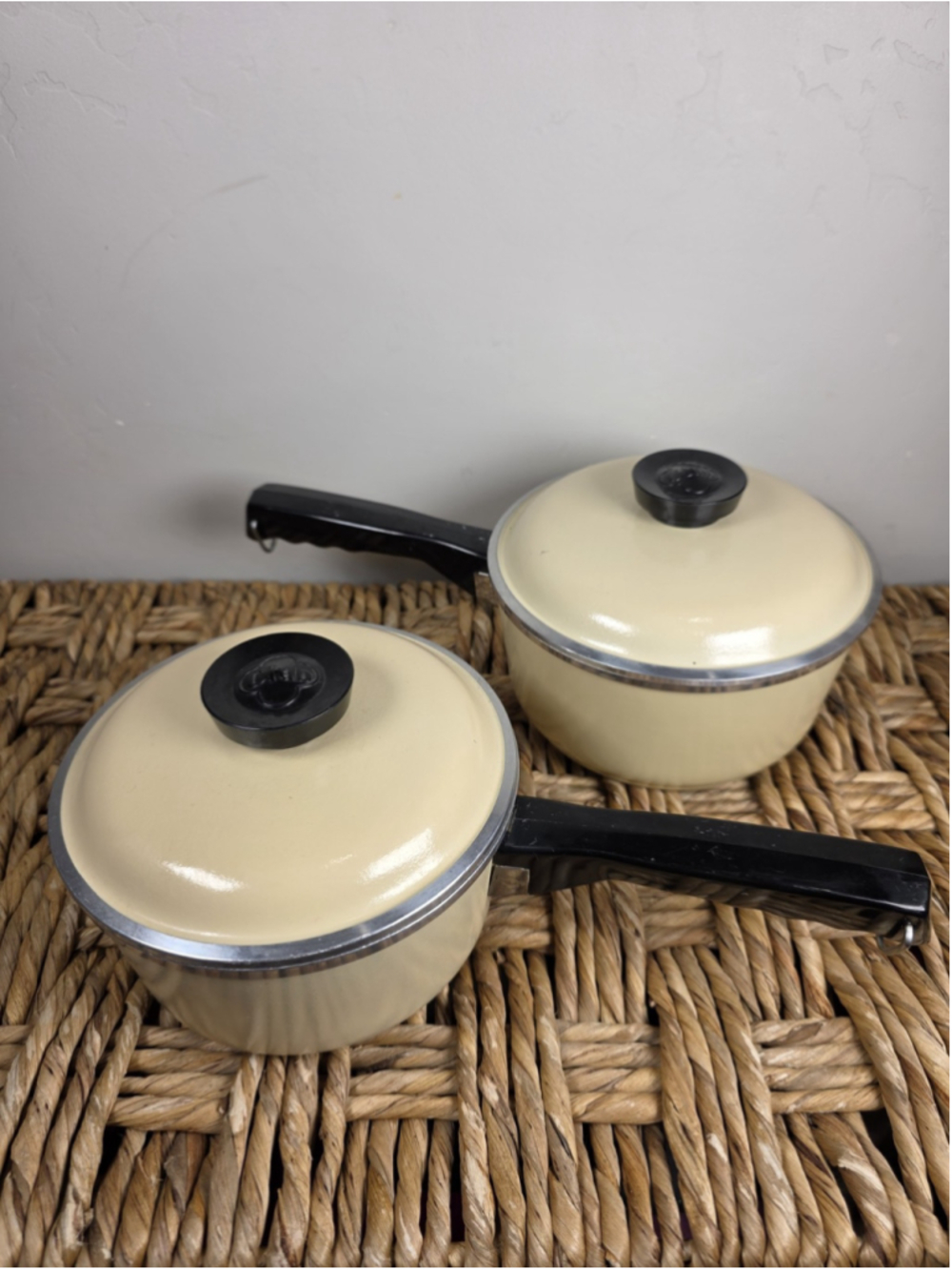 Vintage Club Aluminum Cream Ivory Saucepan Pot Set 1 Qt 1.5 Qt Lids MCM